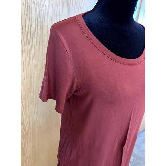 Nine West short sleeve crewneck clay color T-shirt with sheer hem. Women's S - Picture 3 of 9